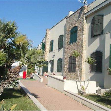 Albergo Ristorante Lucciola Santo Stefano al Mare Eksteriør billede