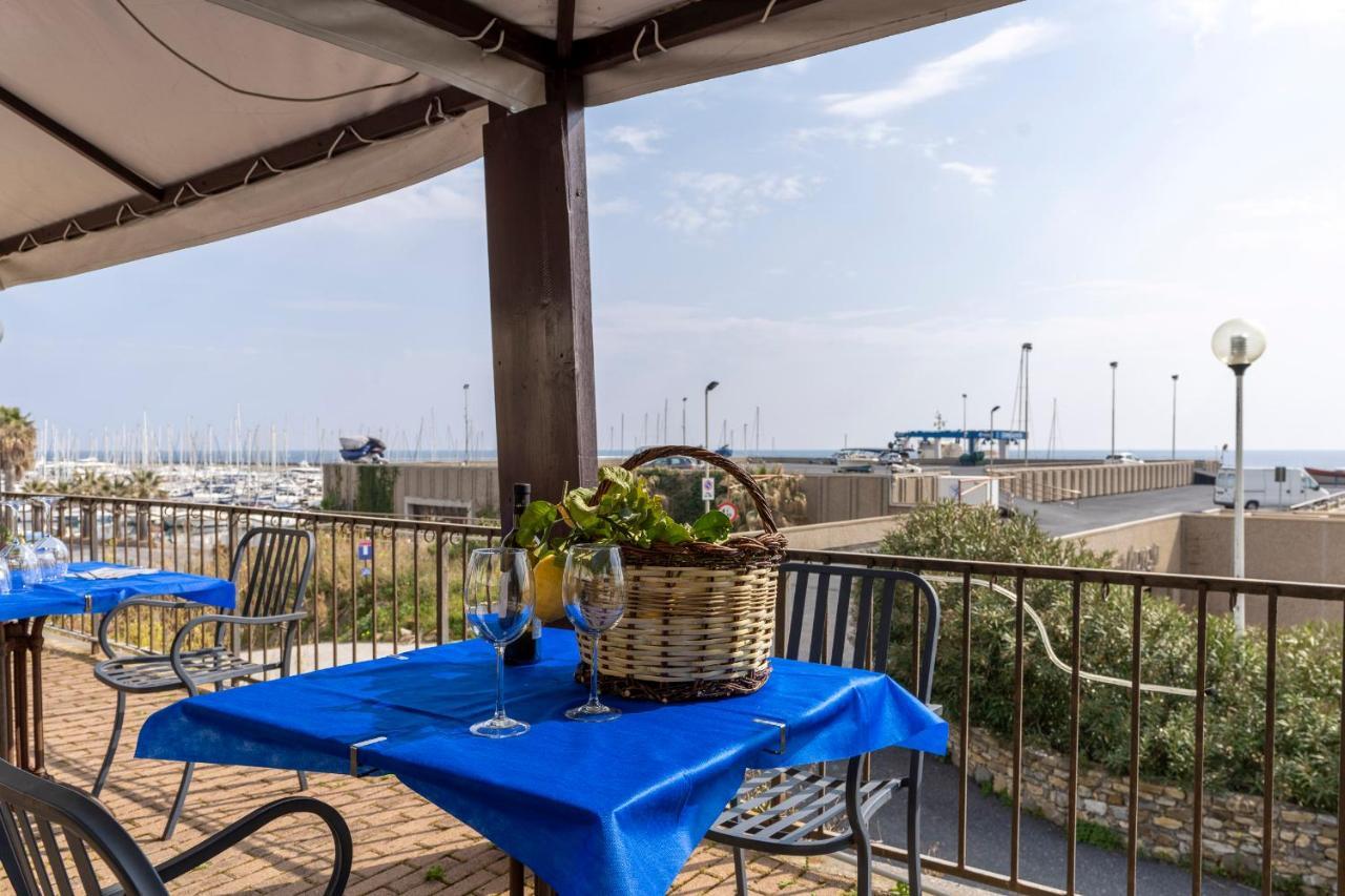 Albergo Ristorante Lucciola Santo Stefano al Mare Eksteriør billede