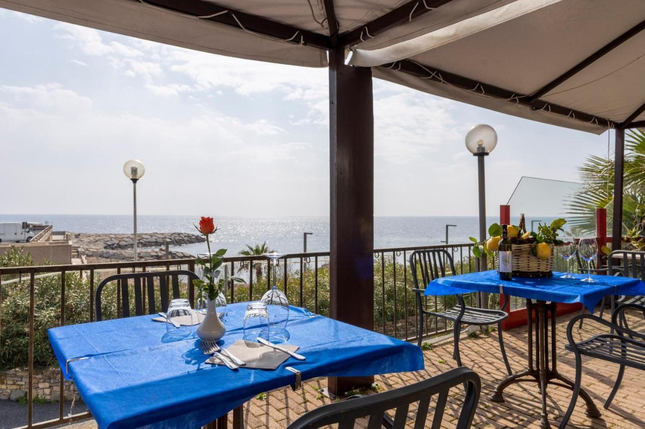 Albergo Ristorante Lucciola Santo Stefano al Mare Eksteriør billede
