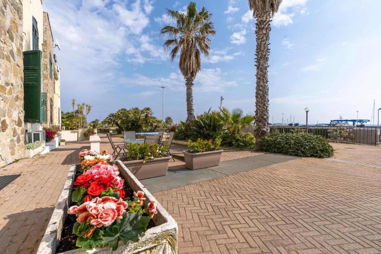 Albergo Ristorante Lucciola Santo Stefano al Mare Eksteriør billede