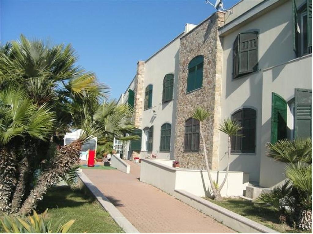 Albergo Ristorante Lucciola Santo Stefano al Mare Eksteriør billede