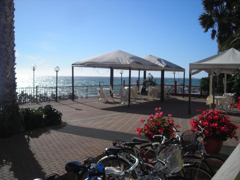 Albergo Ristorante Lucciola Santo Stefano al Mare Eksteriør billede
