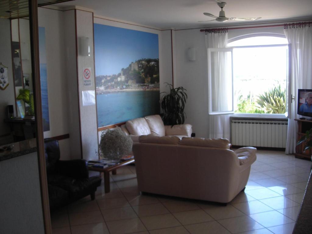 Albergo Ristorante Lucciola Santo Stefano al Mare Eksteriør billede