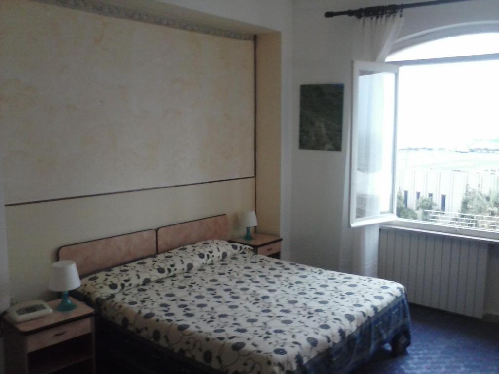 Albergo Ristorante Lucciola Santo Stefano al Mare Eksteriør billede