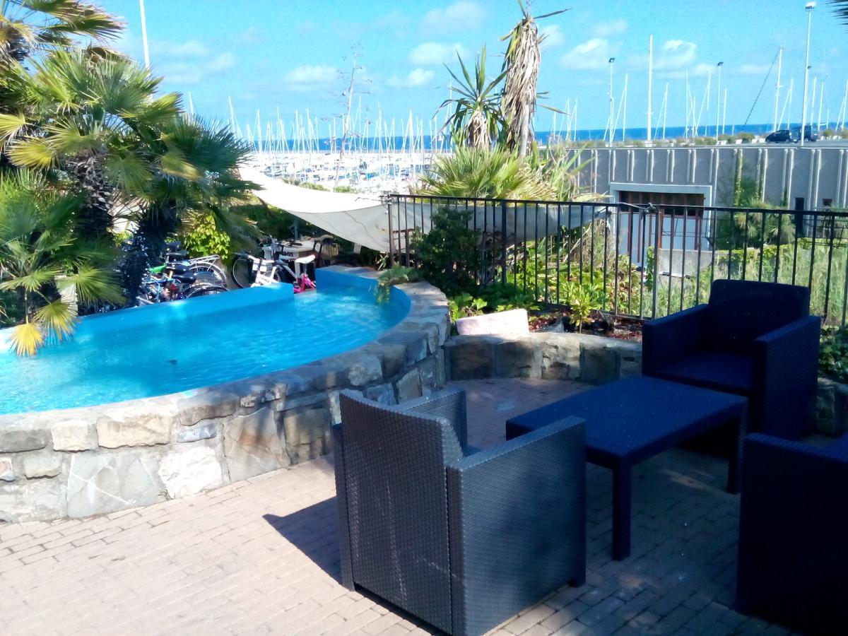 Albergo Ristorante Lucciola Santo Stefano al Mare Eksteriør billede