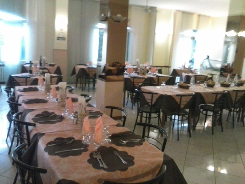 Albergo Ristorante Lucciola Santo Stefano al Mare Eksteriør billede