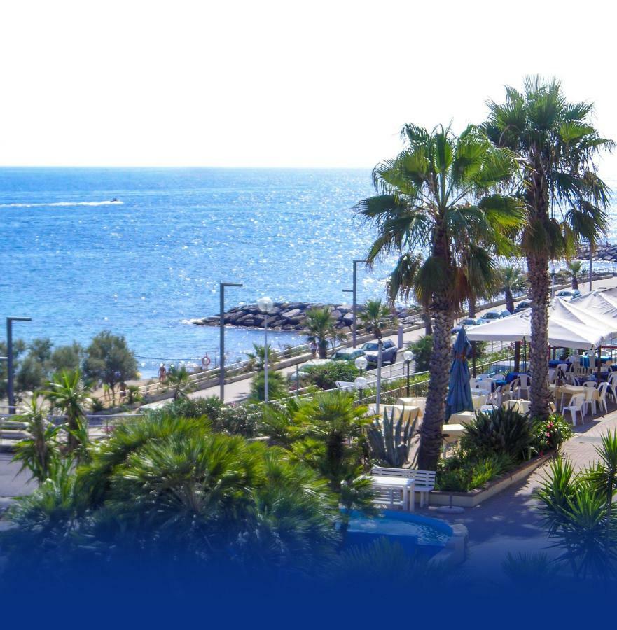 Albergo Ristorante Lucciola Santo Stefano al Mare Eksteriør billede